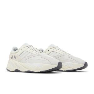 adidas Yeezy Boost 700 Analog men’s 6.5 fits women’s 7.5